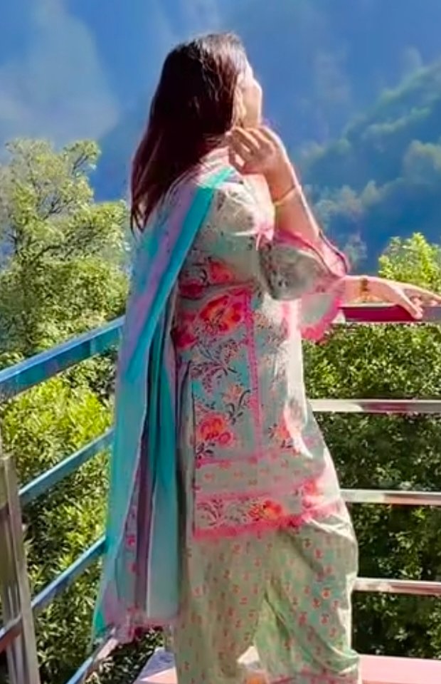 Sakshi 1000251101